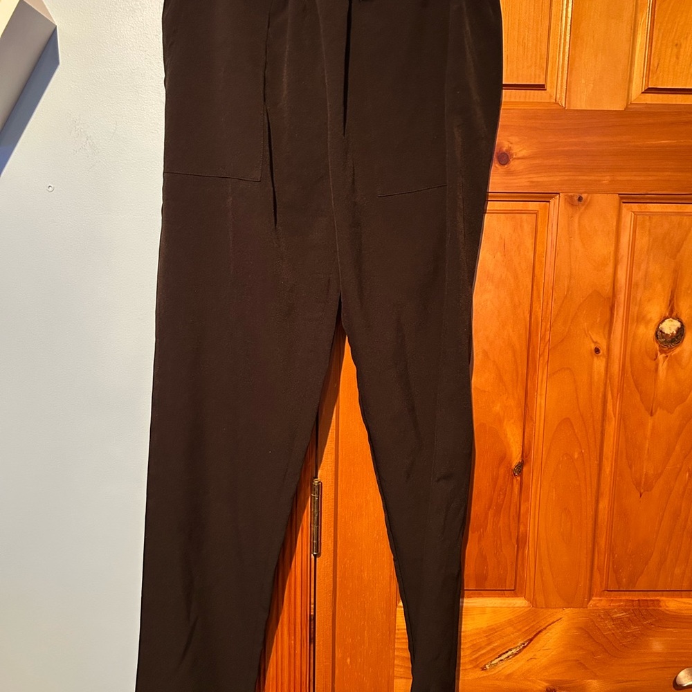 Revamped Black Ankle Cropped Pants with Classic Straight-Leg Cut